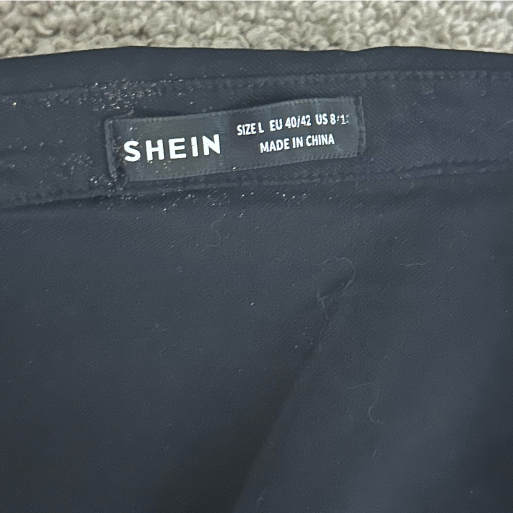 Black L zip up  sleeveless dress with shorts - Picture 2 of 5